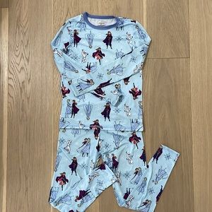 Disney Frozen CuddlDuds kids pajamas, rarely worn. Long sleeve top and bottoms.